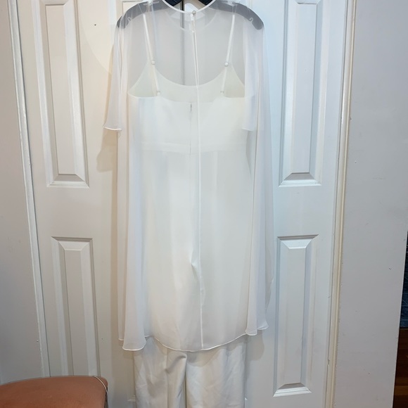 BCBG JUMPSUIT SIZE 6 - Picture 2 of 2